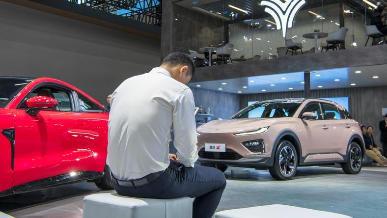 造车黑马被“破产”内幕:烧光228亿,被广告商“500万逼宫”